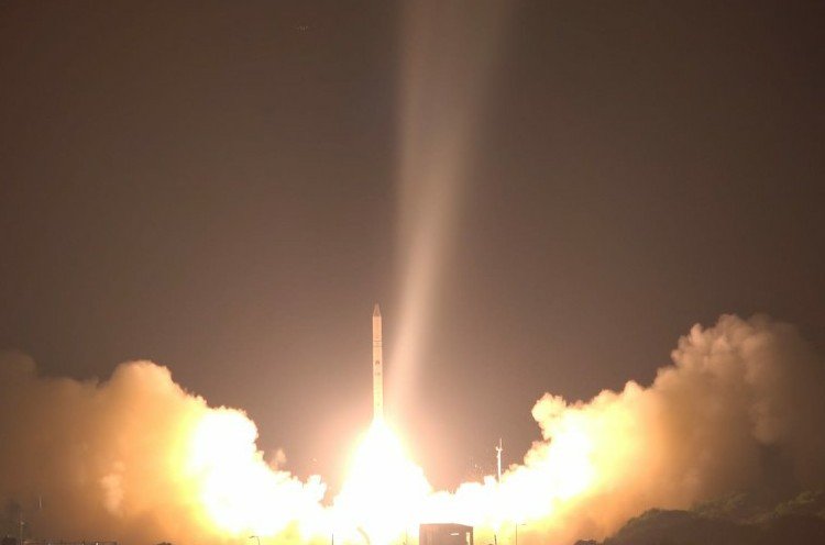 שיגור הלוויין "אופק 16" (צילום: אגף דוברות והסברה, משרד הביטחון)