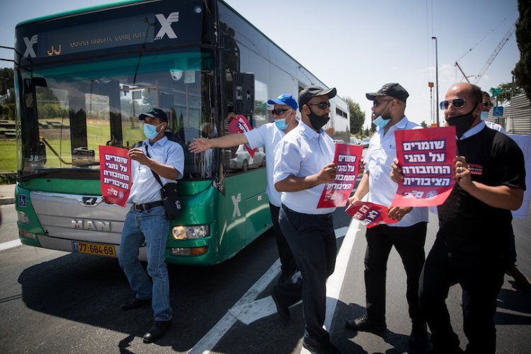 מחאת נהגי אוטובוסים נגד התקנות, בשבוע שעבר (צילום: יונתן זינדל, פלאש 90) 