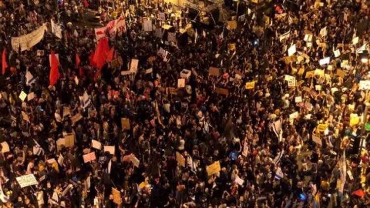 ההפגנות אמש בבלפור (צילום: הדגלים השחורים)
