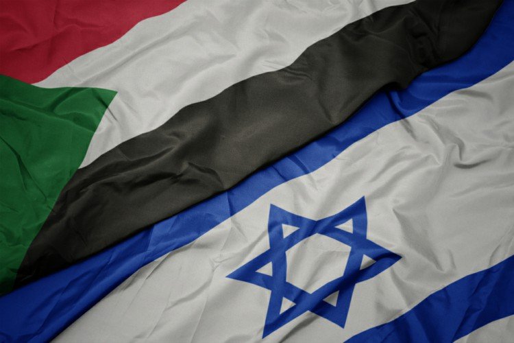 דגלי ישראל וסודאן (תמונה: שאטרסטוק)