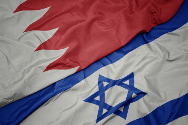 דגלי ישראל ובחריין (תמונה: שאטרסטוק)