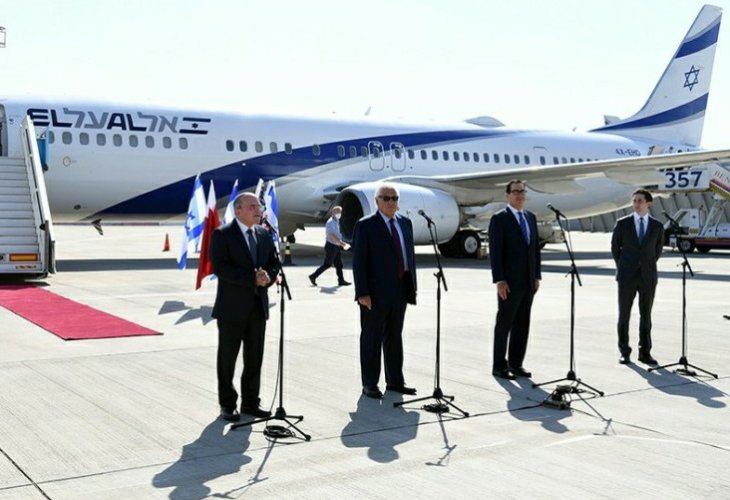 נתב"ג, הבוקר. משמאל: בן שבת, פרידמן, מנוצ’ין וברקוביץ (צילום: חיים צח, לע"מ)