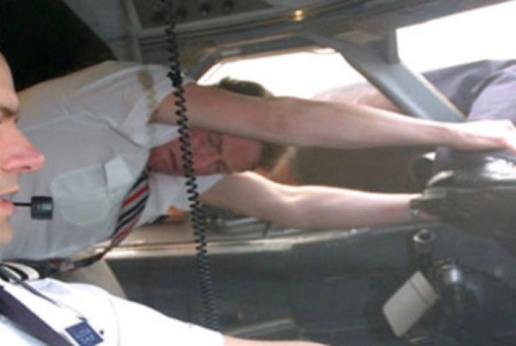 הטייס בזמן שנאבק על חייו (צילום: מתוך יוטיוב)