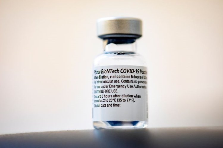 בקבוקון חיסון של פייזר (צילום: אוליביה פיטוסי, פלאש 90)