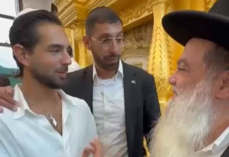 עומר חזן מתברך על ידי הרב יגאל כהן (תמונות וסרטון באדיבות איציק אוחנה, כיכר השבת)