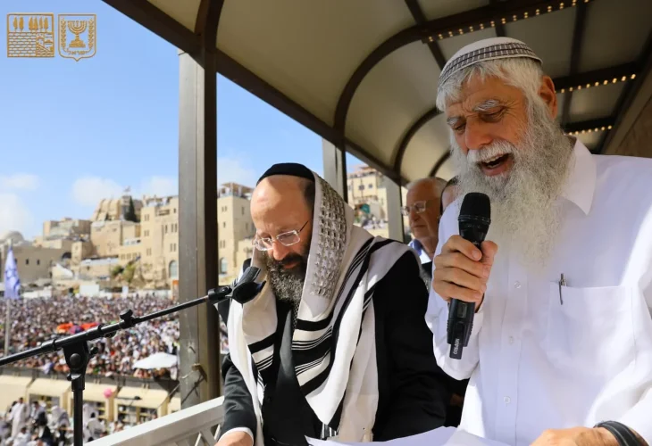 ברכת הכהנים בכותל (צילום: הקרן למורשת הכותל המערבי)