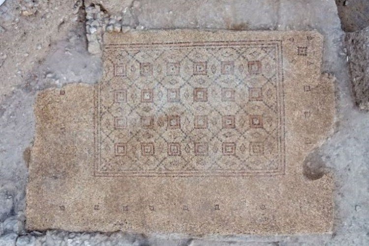 הפסיפס שהתגלה ביבנה (צילום: אסף פרץ, רשות העתיקות)
