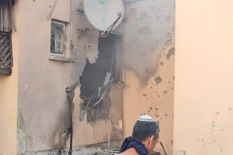 הפגיעה באחד הבתים בשדרות (צילום: עיריית שדרות)