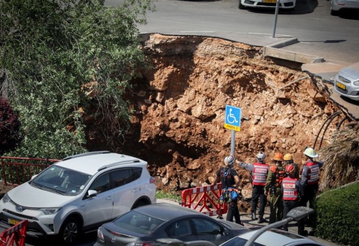 זירת הקריסה (צילום: אוליביה פיטוסי, פלאש 90) 