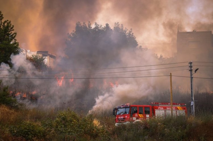 השריפה ליד נווה אילן (צילום: יונתן זינדל, פלאש 90)