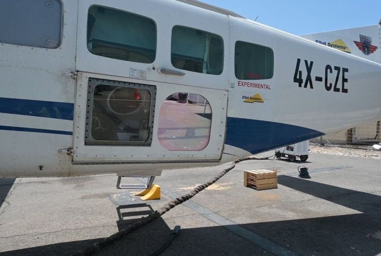 מערכת הלייזר מותקנת על המטוס (צילום: אגף דוברות והסברה, משרד הביטחון)