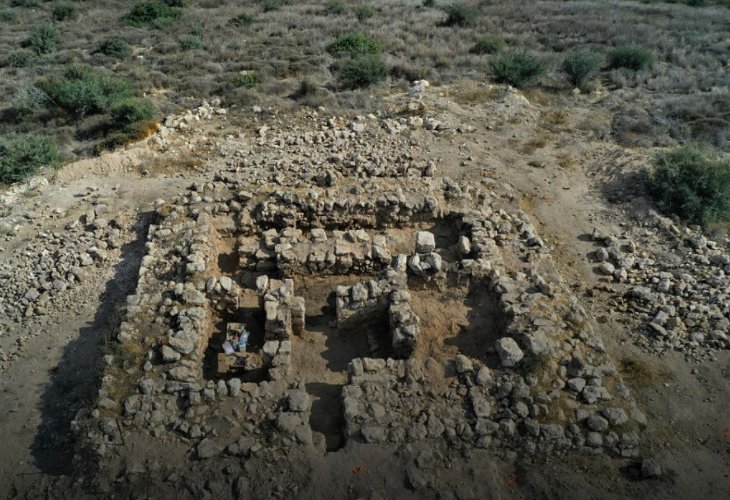 המבנה שנחשף ביער לכיש (צילום: ולדיק ליפשיץ, רשות העתיקות)