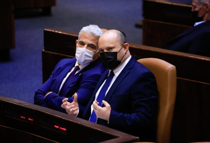 בנט ולפיד (צילום: אוליביה פיטוסי, פלאש 90)