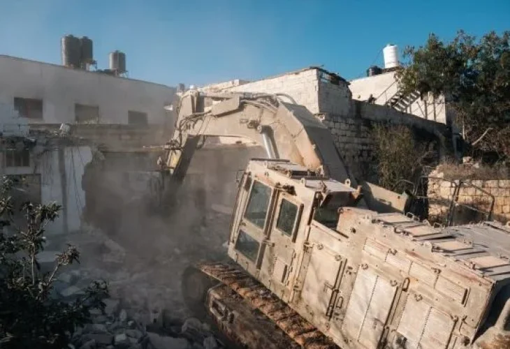 הריסת אחד הבתים (צילום: דובר צה"ל)