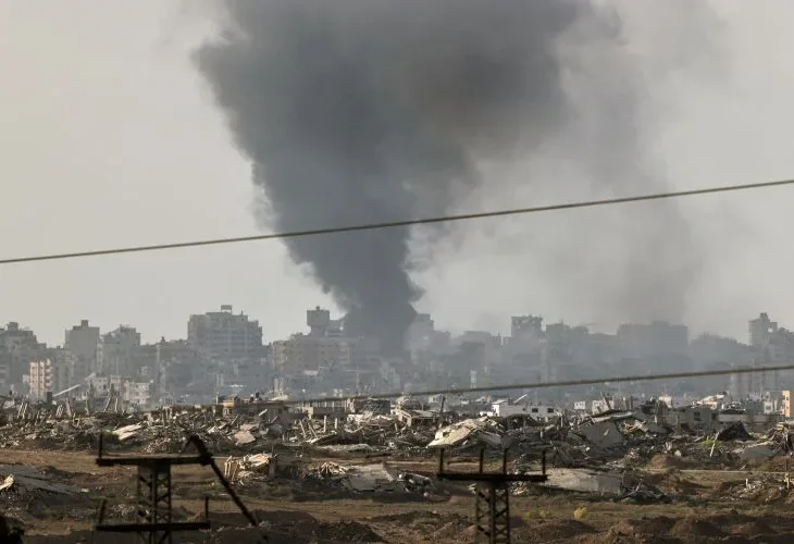 תקיפה בעזה (צילום: צפריר אביוב, פלאש90)