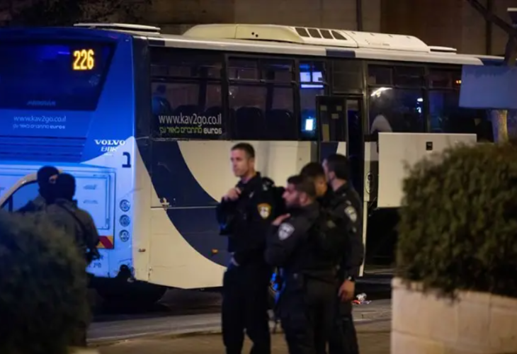 האוטובוס בו הוטמן המטען בביתר עילית (צילום: יונתן זינדל, פלאש 90)