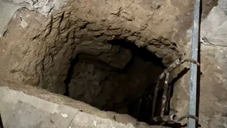 המנהרה שנחשפה (צילום: דוברות המשטרה)