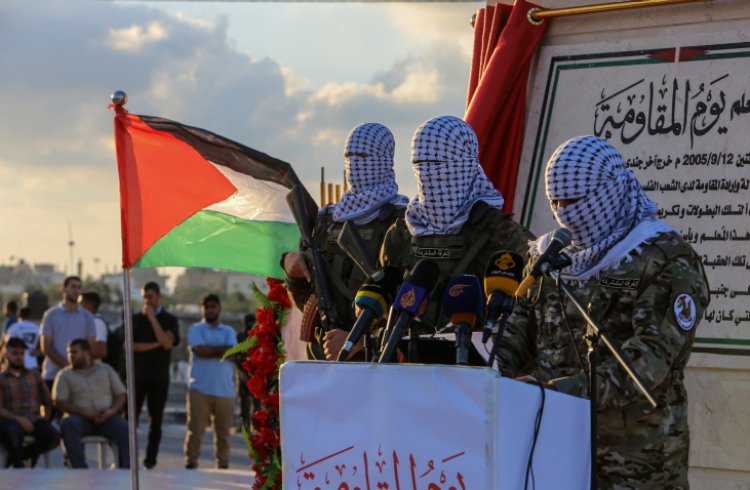 חמאס עם דגל פלסטין (צילום: Abed Rahim Khatib/Flash90)