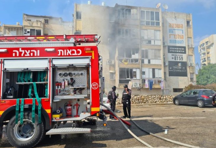 פגיעה באשקלון (צילום: דוברות נציבות כבאות והצלה)