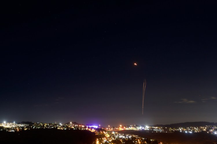 שיגור טילים לעבר ישראל. אמש (צילום: Chaim Goldberg/Flash90)