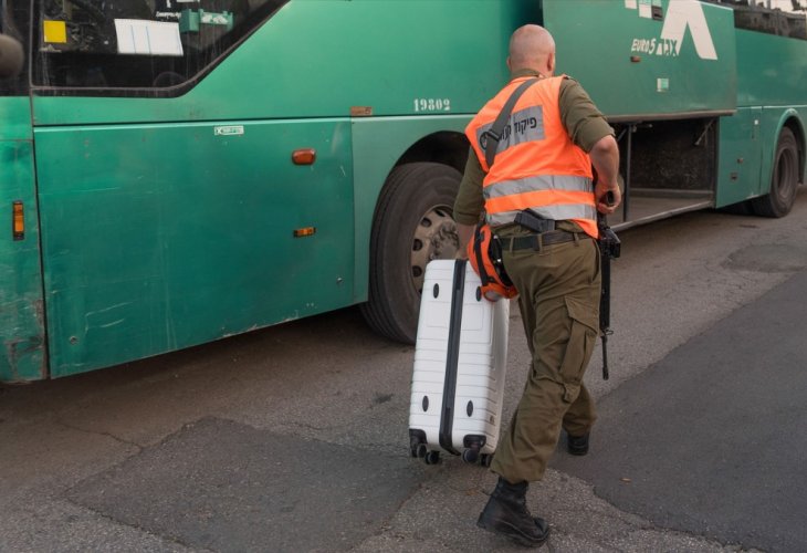 תושבי קריית שמונה עוזבים את העיר (צילום אייל מרגולין / פלאש90)