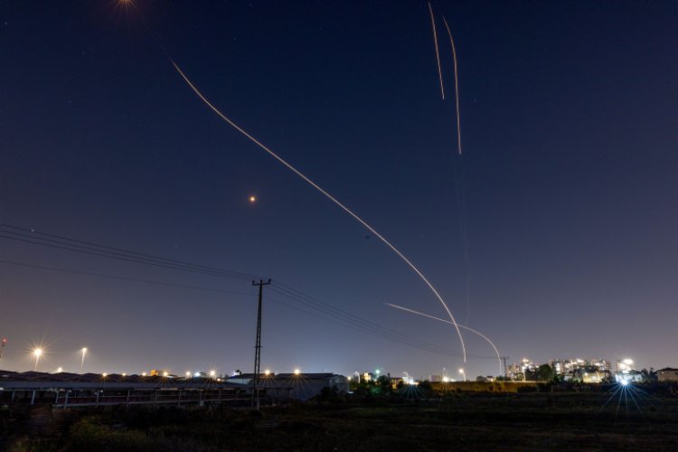 שיגור טילים על ישראל (צילום Yossi Aloni/Flash90)
