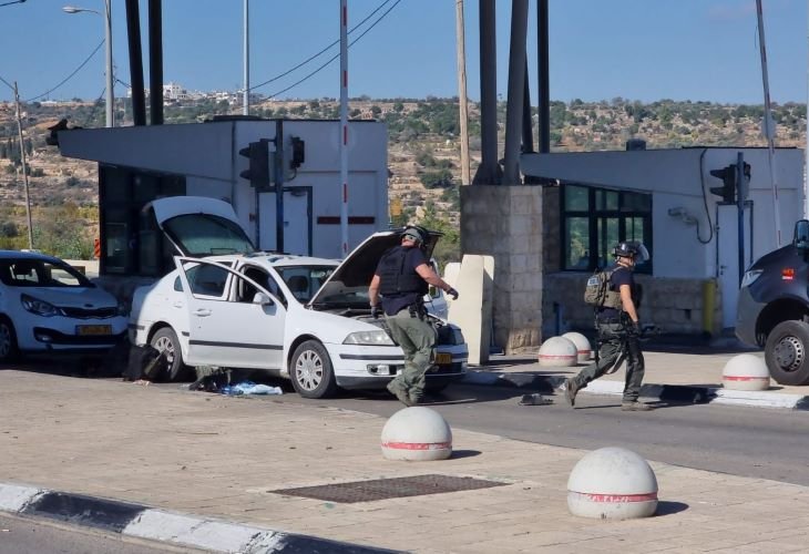 רכב המחבלים (צילום: דוברות משטרת ישראל)