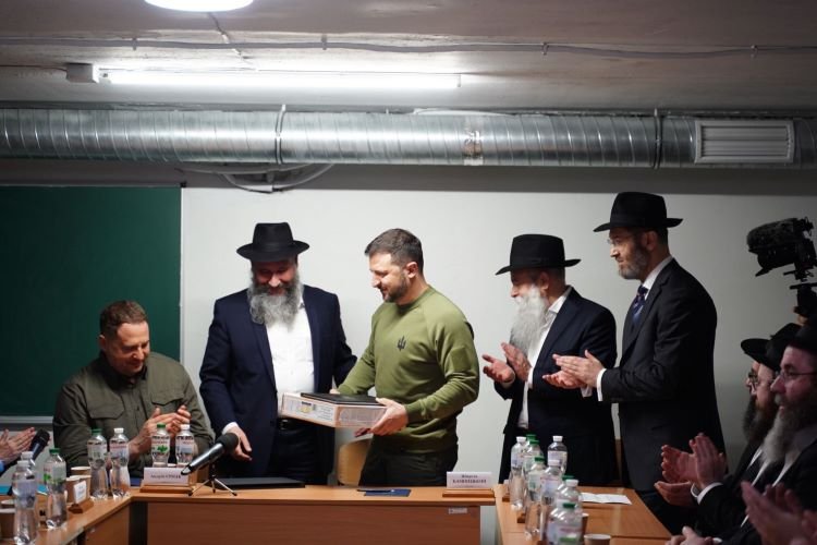 נשיא אוקראינה בסדר לדוגמה בקייב (צילום: פדרציית הקהילות היהודיות באוקראינה" )