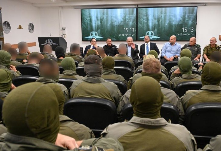 נתניהו ולוחמי הימ"מ (צילום: מעיין טואף / לע"מ) 