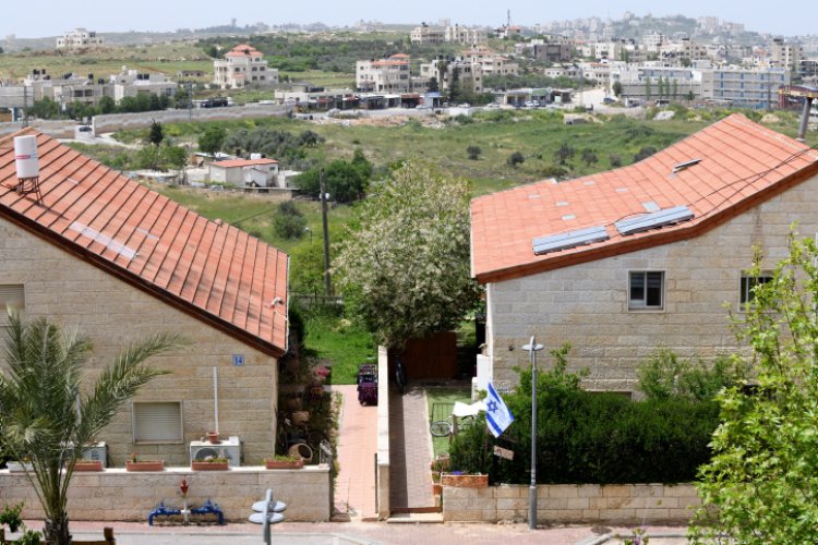 בנייני מגורים בהתנחלות היהודית בית אל (צילום: פלאש 90)