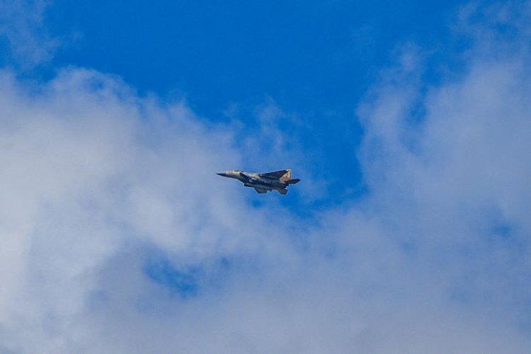 מטוס קרב בשמי דרום לבנון (צילום: Ayal Margolin/Flash90)