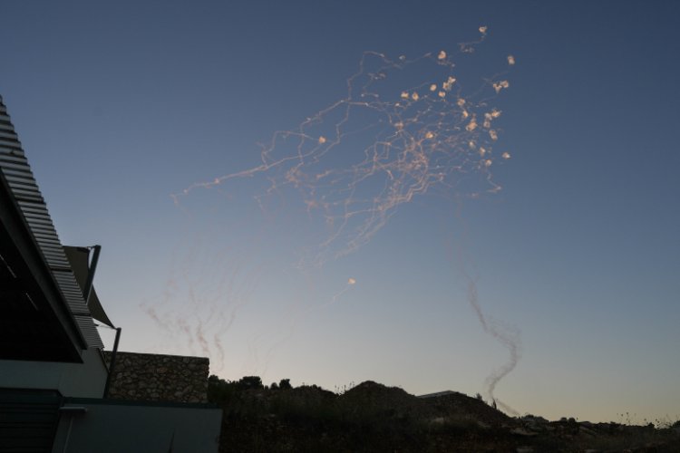 יירוטים הערב בשמי צפת (צילום: Ayal Margolin/Flash90)