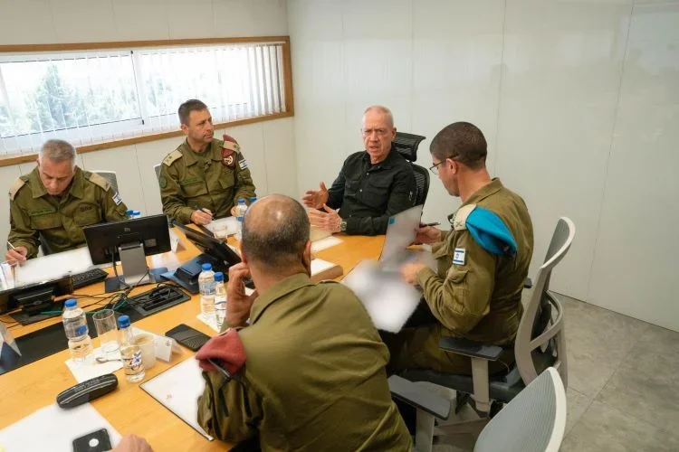 שר הביטחון ומפקדי פיקוד מרכז (צילום: אריאל חרמוני, משרד הביטחון)