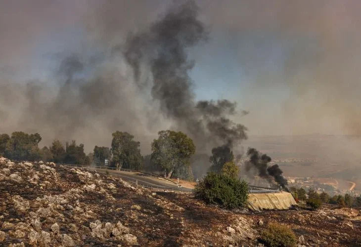 נפילת רקטה באזור צפת (צילום: דוד כהן, פלאש90)