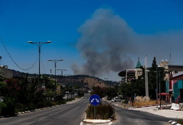 נפילת רקטה במטולה, ארכיון (צילום: אייל מרגולין, פלאש 90)