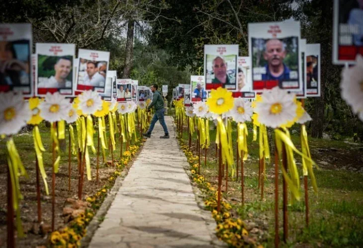 מיצג למען החטופים ברעים, ארכיון (צילום: פלאש 90)