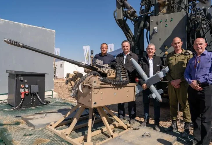 שר הביטחון בתצוגת התכלית (צילום: אריאל חרמוני, משרד הביטחון) שר הביטחון בתצוגת התכלית (צילום: אריאל חרמוני, משרד הביטחון)