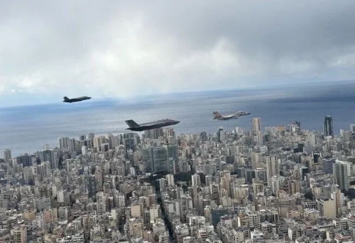 מטוסי צה"ל בשמי ביירות, היום (צילום: דובר צה"ל)