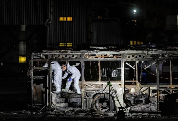 זירת פיצוץ אחד האוטובוסים (צילום: חיים גולדברג, פלאש90) זירת פיצוץ אחד האוטובוסים (צילום: חיים גולדברג, פלאש90)