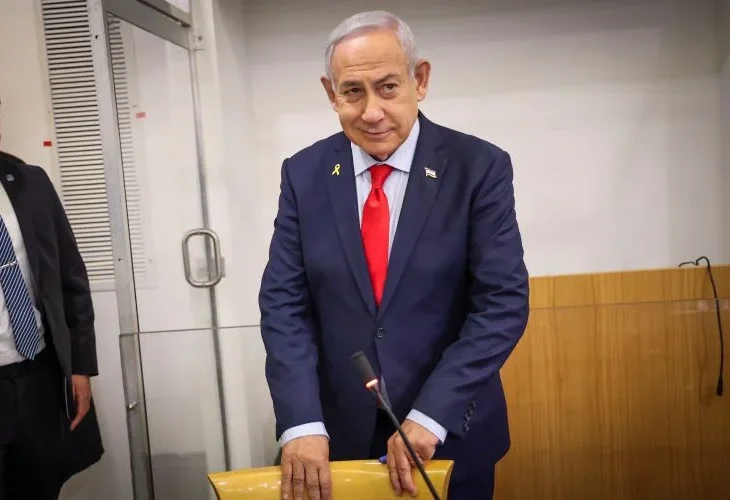 נתניהו היום בבית המשפט (צילום: קוקו, פול) נתניהו היום בבית המשפט (צילום: קוקו, פול)