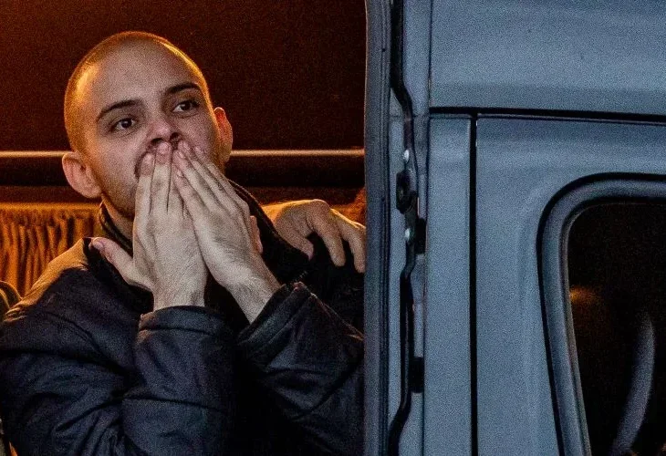 עומר ונקרט מגיע לבית החולים בילינסון (צילום: יהונתן סינדל, פלאש90)