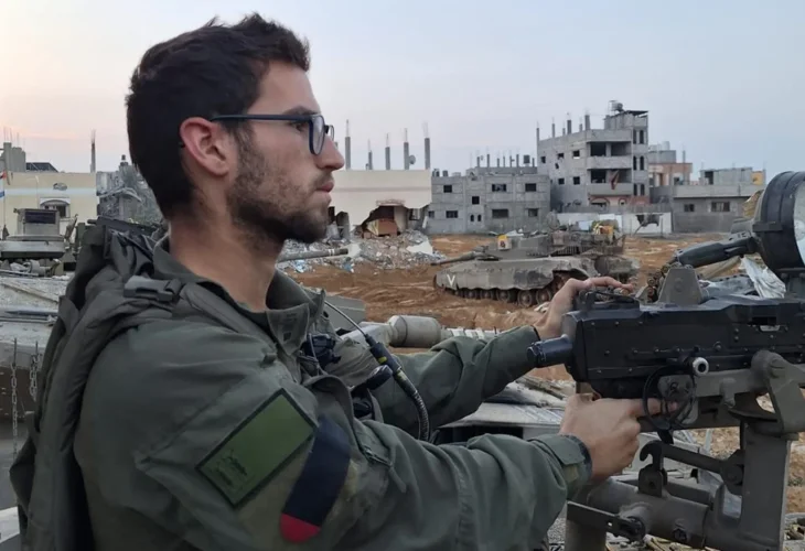 "חיוך זה שמחה ושמחה זה הכוח להמשיך״ סרן רואי מילר הי״ד "חיוך זה שמחה ושמחה זה הכוח להמשיך״ סרן רואי מילר הי״ד