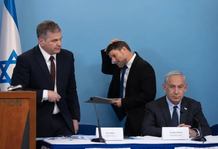 נתניהו, סמוטריץ' וקיש, ארכיון (צילום: Alex Kolomoisky/POOL)