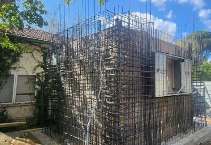 בניית ממ"ד בצפון (צילום: אגף הדוברות במשרד הביטחון)