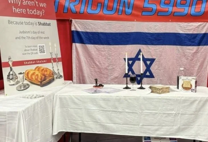 דוכן התלמידים בתחרות (צילום: אמית מודיעין) דוכן התלמידים בתחרות (צילום: אמית מודיעין)