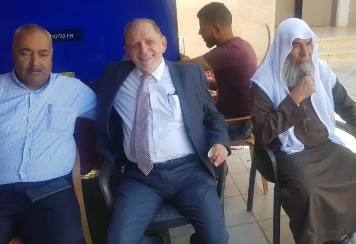 משה ליבוביץ עם בכירים בדואים בצפון משה ליבוביץ עם בכירים בדואים בצפון