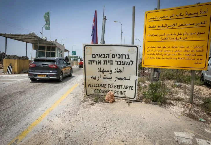 מעבר רנתיס (בית אריה) ארכיון (צילום: יונתן שאול, פלאש90)