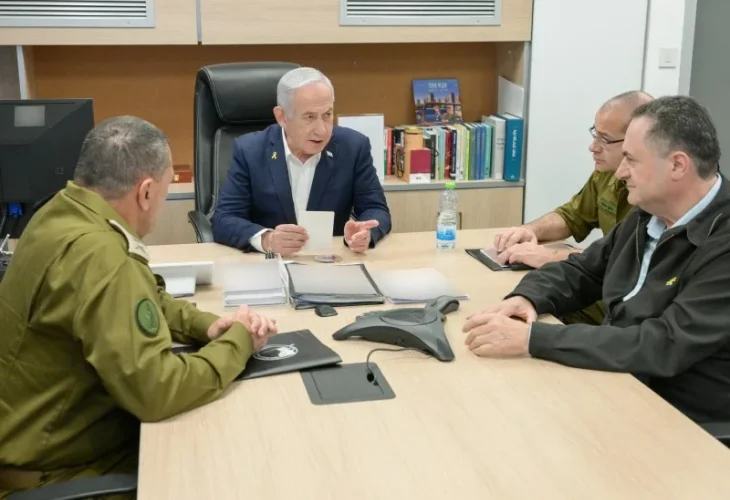 נתניהו וכ"ץ בדיון עם הרמטכ"ל, ארכיון (צילום: מעיין טואף, לע"מ) נתניהו וכ"ץ בדיון עם הרמטכ"ל, ארכיון (צילום: מעיין טואף, לע"מ)