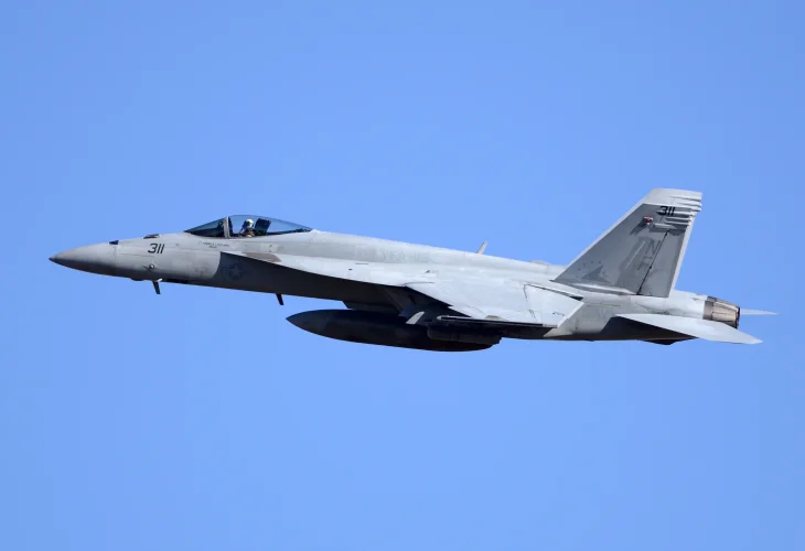 מטוס F/A-18E סופר הורנט (קרדיט: shutterstock) מטוס F/A-18E סופר הורנט (קרדיט: shutterstock)