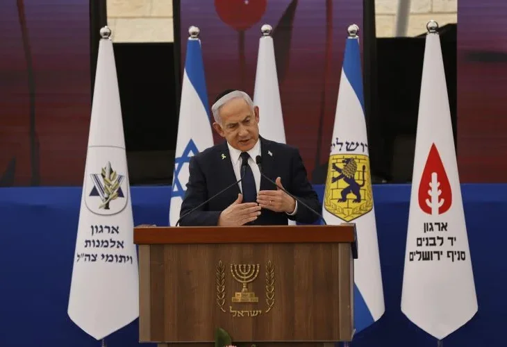 נתניהו בטקס (צילום: אוליבייר פיטוסי, פול)